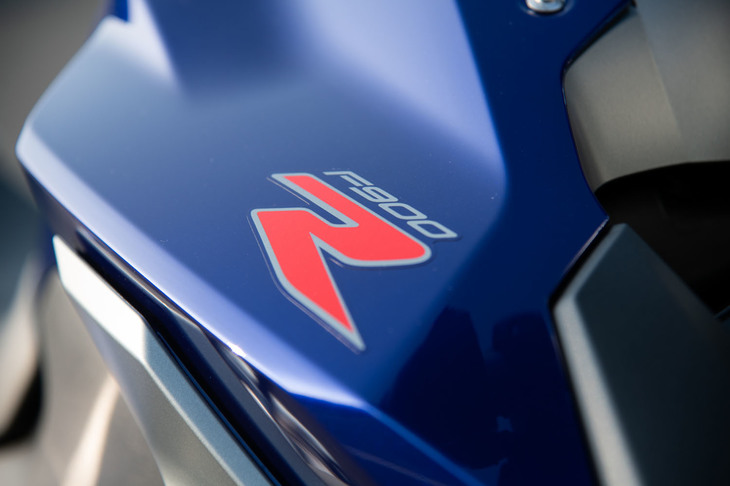 カラーリングは、試乗車の「サンマリノブルー・メタリック」を含む3種類が用意される。