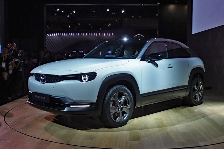 東京モーターショー2019で発表された「マツダMX-30」。