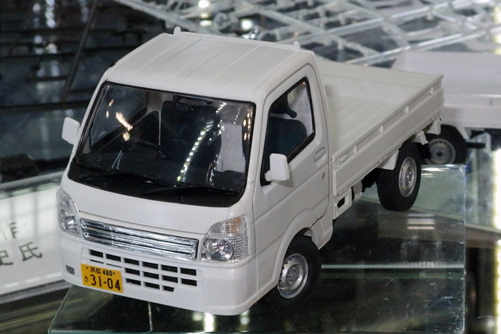 トミーテックの1/35「スズキ・キャリイ／日産クリッパー」。プラモデル（組み立てキット）で、価格・発売時期ともに未定。