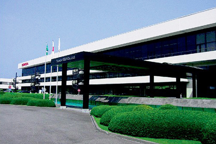 ホンダは2020年4月に、四輪事業の運営体制を刷新。本田技術研究所内には、二輪、四輪、パワープロダクツ、ホンダジェットのパワーユニットおよびエネルギー技術の研究開発機能を統合した「先進パワーユニット・エネルギー研究所」が新設された。（写真は栃木の本田技術研究所 四輪R&Dセンター）