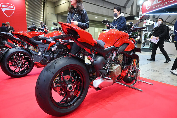 ドゥカティ・ストリートファイターV4 S