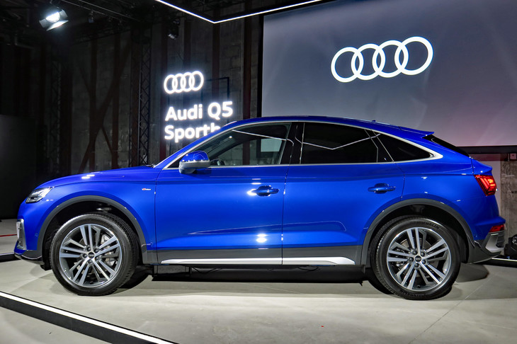 アウディQ5スポーツバック 1st edition（サイドビュー）