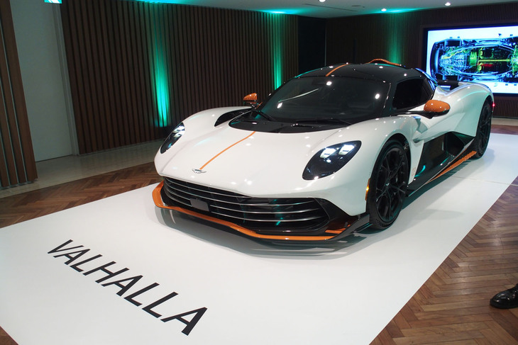 アストンマーティン・ヴァルハラ（フロントビュー）
