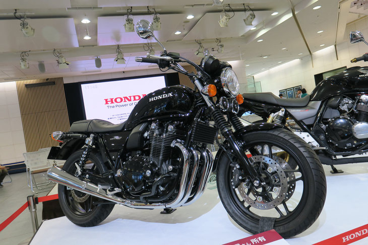 会場には著名人の愛車も展示されていた。こちらは俳優の浅野忠信さんの「ホンダCB1100」。
