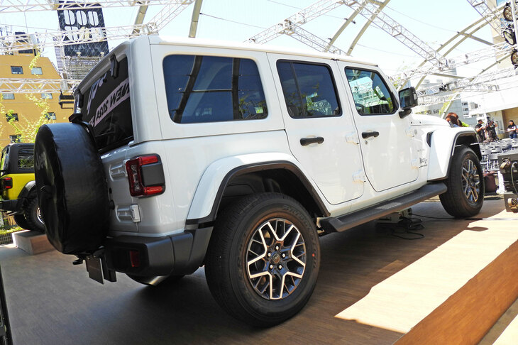 ジープ・ラングラー アンリミテッド サハラ（エクステリア）