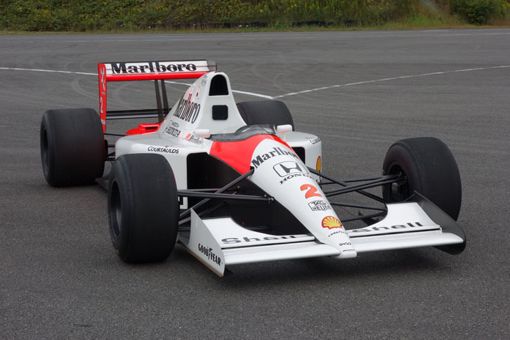 「マクラーレン・ホンダMP4/6」が搭載する3.5リッターV型12気筒エンジンは、700ps以上を発生。