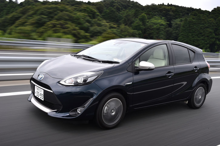 マイナーチェンジを機に、足まわりも変更。従来より柔らかいスプリングと、ダンピングを効かせたショックアブソーバーを採用することで、乗り心地を向上させた。