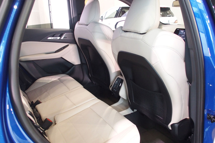 218dアクティブツアラーMスポーツ（リアシート）