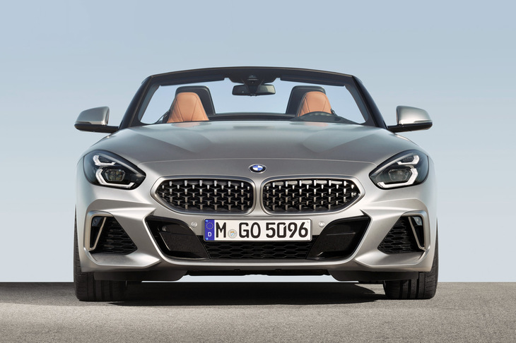 現行の3代目「Z4」。　
	ほった「そういえば、Z4もFRにしては妙にフロントオーバーハングの長いクルマでしたね」