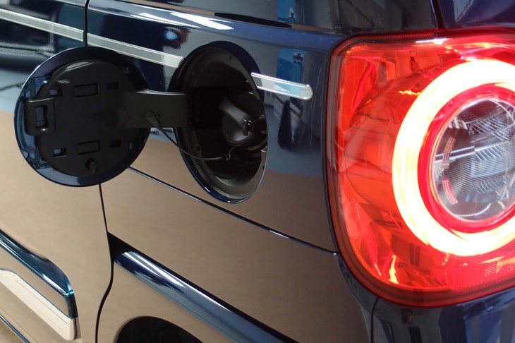 ダイハツ・ムーヴ キャンバス セオリー（給油口）