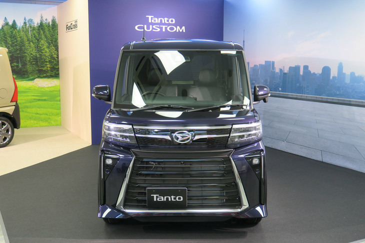 ダイハツ・タント カスタム（フロントマスク）