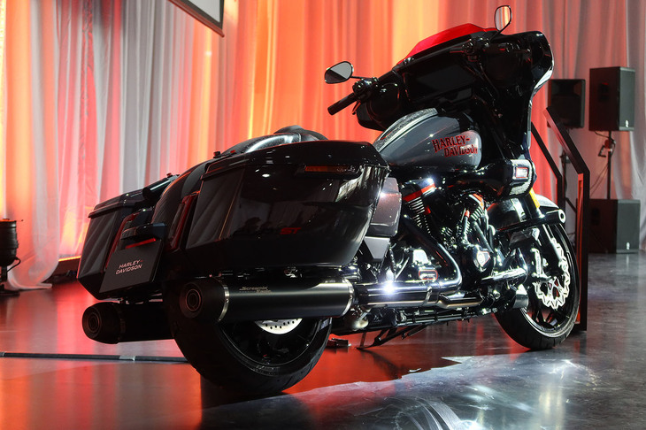 ハーレーダビッドソンCVOストリートグライドST