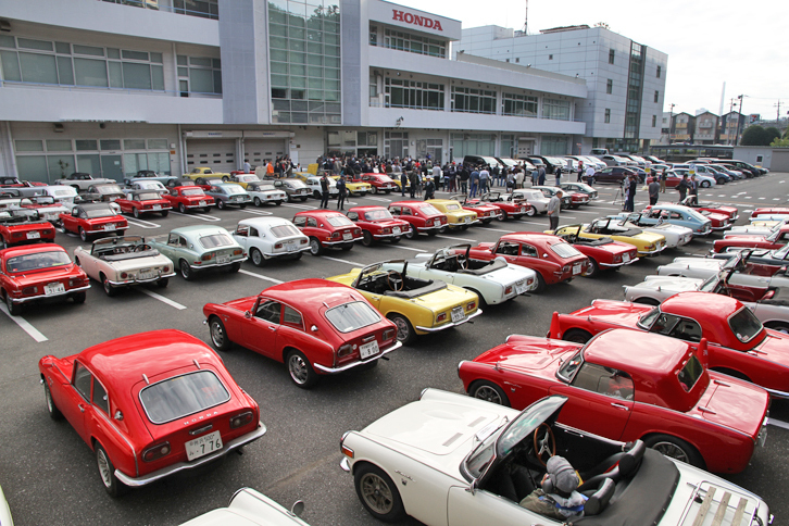 東京都練馬区および板橋区に隣接する埼玉県和光市にあるホンダ白子ビル。かつて白子SFがあった場所に、94台の「Sシリーズ」が集まった。