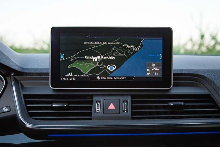 ナビゲーションシステムには学習機能を備えた「パーソナルルートアシスト」機能が追加された。ドライバーが日常的に使うルートや目的地を学習して、その情報を次回以降のルート選択に生かすことができる。