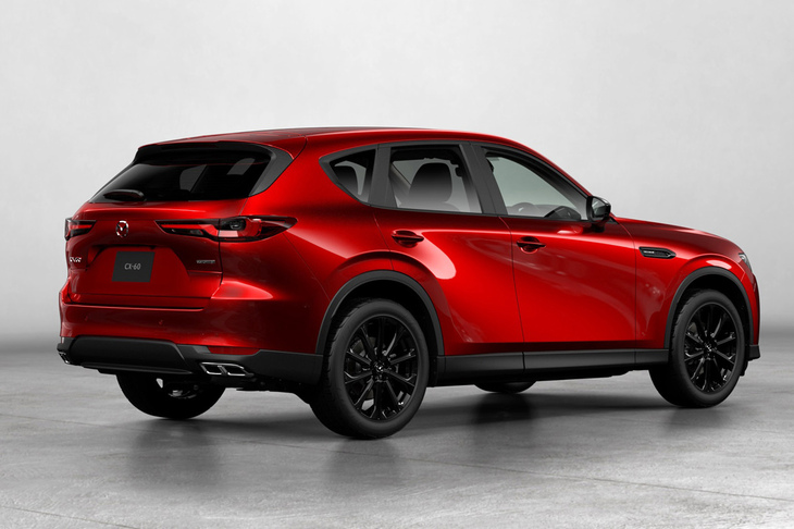 ボディーパネルがうねっているクルマといえば、やっぱりマツダ車にとどめを刺す。見よ、この「CX-60」を！ サイドに映る照明の反射や陰影の変化たるや、草書で書かれた書家の一筆のごとし。