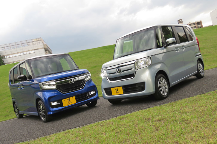 「ホンダN-BOXカスタムG・L Honda SENSING」（左）と「N-BOX G・EX Honda SENSING」（右）。