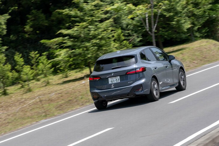 1.5リッター3気筒エンジンは最高出力156PSと最大トルク230N・mを発生。7段のデュアルクラッチ式ATとの組み合わせで軽快に走る。