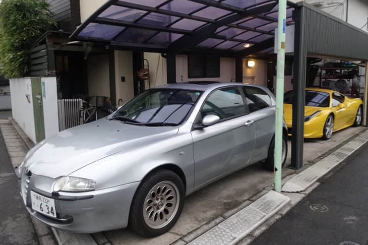 筆者のかつての愛車「アルファ147」。