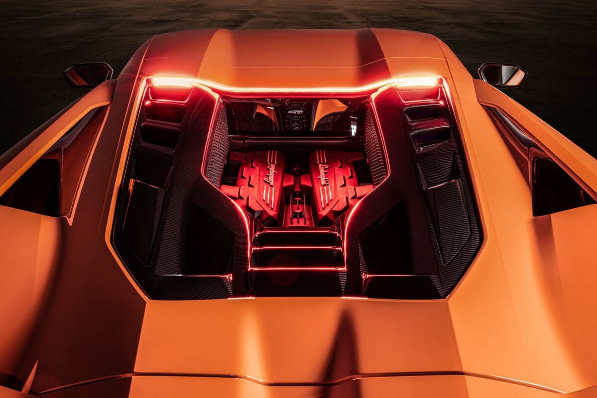 ランボルギーニの新たなフラッグシップ「Revuelto(レヴエルト ランボルギーニの新たなフラッグシップ「Revuelto(レヴエルト