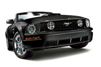 黒に染まった「フォード・マスタング」限定販売