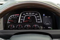 メーターは当然のごとく機械式だが、パネルの右側には4.2インチのTFTカラーマルチインフォメーションディスプレイが装備される。