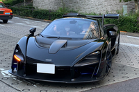 「マクラーレン・セナ」は、妥協も演出も一切ない、ひたすら速く走るためだけにつくられたピュアなマシン。今回、M氏のセナの助手席でその走りを初体験できた。