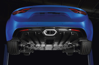 2017年のジュネーブショーで配布された新型「A110」の写真。リアの車体下部に大掛かりなディフューザーが設けられているのが分かる。