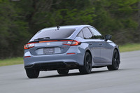 「シビックe：HEV RS」の走行シーン。同モデルの登場に合わせ、シビックのラインナップは、ガソリン車がMTの「RS」とCVTの「EX」の2グレードに、ハイブリッド車はe：HEV RSと「e：HEV EX」「e：HEV LX」の3グレードに変更される。