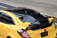 「リミテッドエディション」のボディーカラーは「サンライトイエローII」のみ。ルーフがブラックに塗られているのも同車の特徴だ。