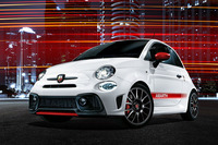 特別な仕立ての「アバルト595コンペティツィオーネ」発売