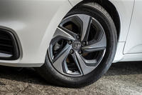 タイヤサイズは、「EX」や「EX・ブラックスタイル」が215/50R17なのに対し、「LX」は215/55R16。テスト車にはミシュランの低燃費タイヤが装着されていた。