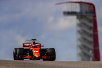 ようやく来季のチーム残留が発表されたマクラーレンのフェルナンド・アロンソ（写真）は、5月のインディアナポリス500マイルレースでかぶったカラーリングのヘルメットで参戦。ホンダとのパートナーシップ解消が決まってからチームは安定感を増しており、アメリカでもアロンソは予選Q3を突破し8番グリッド。しかしレースでは25周目にメカニカルトラブルでリタイアとなった。チームメイトのストフェル・バンドールンはパワーユニットの交換ペナルティーもあり最後尾グリッドから12位完走。（Photo=McLaren）