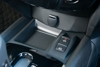 センターコンソール前方に備わるシガーソケット。USBソケットは標準装備ではなく、「NissanConnectナビゲーションシステム」などとのセットオプションとなっているので注意が必要だ。