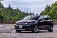 2018年末にマイナーチェンジが行われた「プジョー308」。ディーゼル／ガソリンエンジンともに最新の欧州排ガス規制に対応したパワートレインの導入や、運転支援装備の拡充などが実施された。