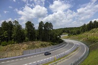 今回は愛知県内にあるトヨタ自動車の下山テストコースで「RZ」のプロトタイプに試乗した。