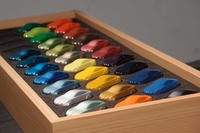 「アトリエ アルピーヌ」のボディーカラーの色見本。同系色だけでも3～4種類のバリエーションがある。