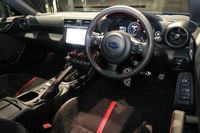 新型「BRZ」のダッシュボード。センターコンソールまわりの造形などは先代モデルと大きくは変わっていない。