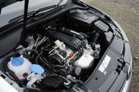 1.2リッターの直4ターボエンジンは105psと17.8kgmを発生する。