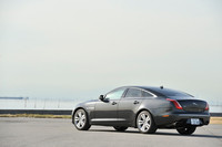 ジャガーXJ 2.0ラグジュアリー（FR/8AT）／XF 3.0プレミアムラグジュアリー（FR/8AT）【試乗記】の画像