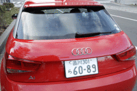 通常状態での荷室容量は270リッター。リアシートは分割可倒式となっており、ワンタッチで荷室を拡大することが可能。
クリックするとシートアレンジによる荷室の変化が見られます。
