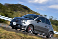 足まわりにはKONI製のショックアブソーバーが標準で装着される。