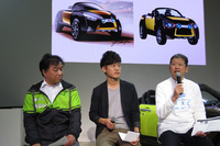 トークセッションで「コペン アドベンチャー」実車化にまつわるエピソードを語る藤下氏。写真左はD-SPORTの松尾光洋氏。