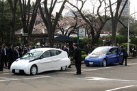 先行開発車事業第1号車「SIM-LEI」（写真左）と、2号車「SIM-WIL」（写真右）。