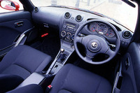 MT車は、フロントにLSDをオプションで装着可能。4段ATは、レバーの上下でシフトできる「スーパーアクティブシフト」をそなえる。