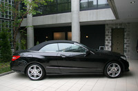 ソフトトップの開閉に要する時間は20秒。時速40km以下であれば、走行中の開閉も可能。