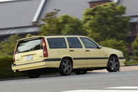 スクエアなボディー形状や大きなグラスエリアにより、ボディーの見切りはいい。
    