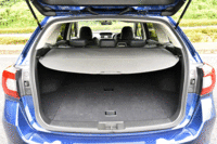 5人乗車時の荷室容量は、床下の予備スペースを含め、522リッターが確保される。後席を倒せば、さらに拡大できる。（写真をクリックすると荷室のアレンジが見られます）
    