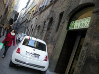 次の時間の教習生を待つ500。