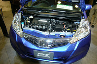 1.3リッターエンジンは、フリクションロスの低減などにより、さらに燃費性能が高められた。