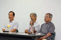 講演会に登壇したのは、NSXオーナーにとってカリスマ的存在である初代LPL（開発責任者）の上原繁氏（中央）、2代目LPLの尾崎俊三郎氏（左）、販売チームリーダーを務めた渡邊一（まさる）氏（右）の3名。